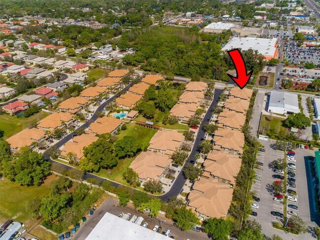 Building Photo - Gated Community Townhome 3br/2.5ba/2 Car G...