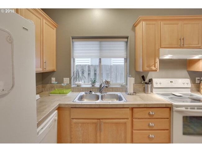 Building Photo - Charming North Portland 3 Bed 2.5 Bath Kenton Neighborhood House ~ Garage, A/C & Washer & Dryer!