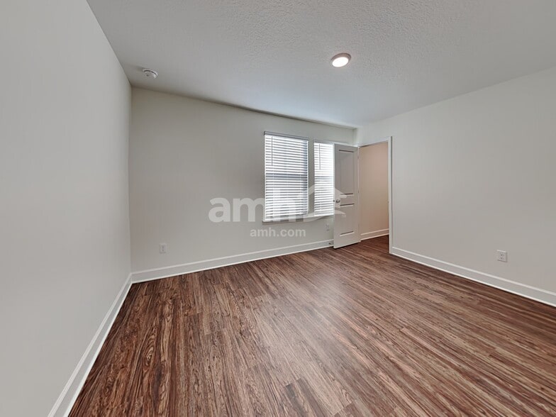 Building Photo - 1100 Tan Tara Trl