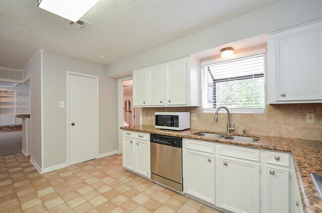 Building Photo - 14203 Burgoyne Rd