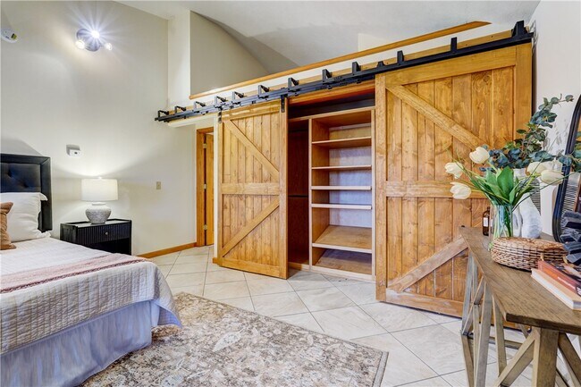 Building Photo - 2654 Whalen Rd