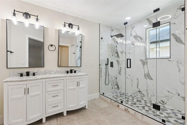 Building Photo - 6615 Helmsley Cir