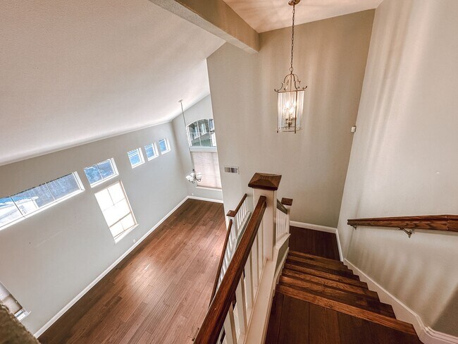 Building Photo - Pleasanton home available now!