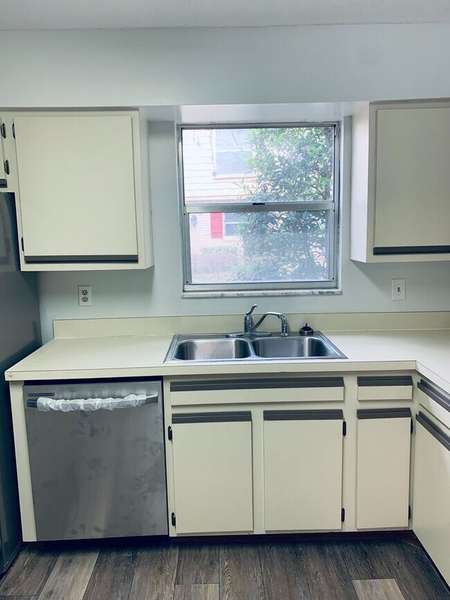 Building Photo - 200 St Andrews Blvd