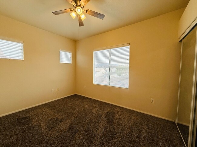Building Photo - 3 bdrm, 2 bath Mission Hills Condo-Availab...