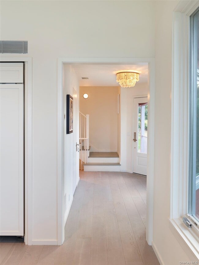 Building Photo - 2 Sun Ct