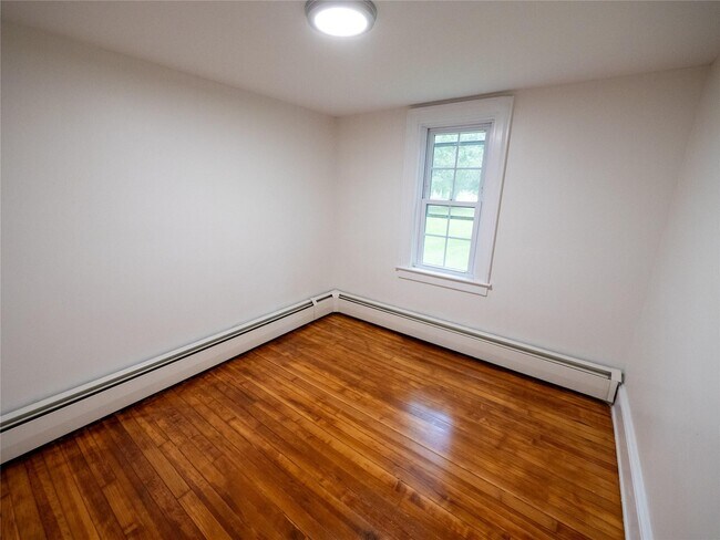 Building Photo - 11 Glen Arden Dr
