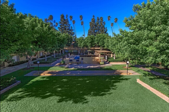 Building Photo - Unit 40 - Spacious 2nd Floor 1 Bed 1 Bath Apartment Home in Anaheim