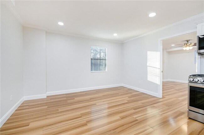 Building Photo - 5041 Alexander Ave