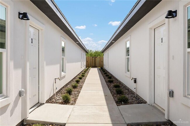 Building Photo - 13 S Links Dr