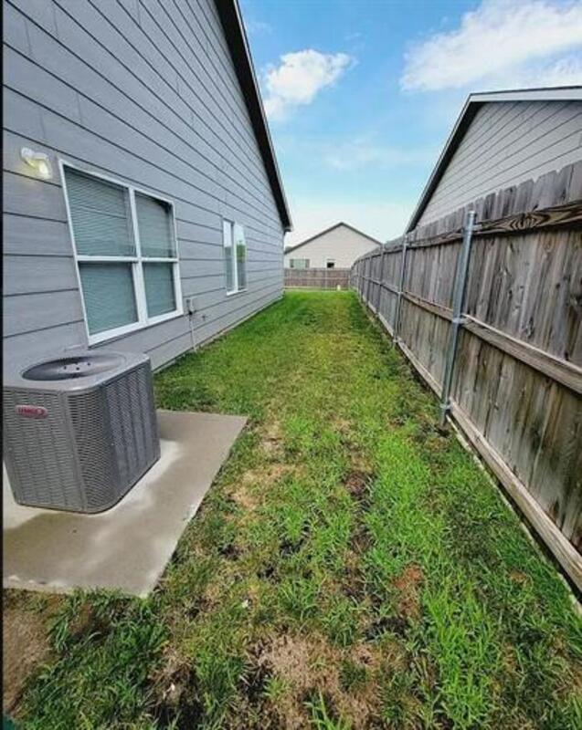 Building Photo - 5308 N Cypress Dr