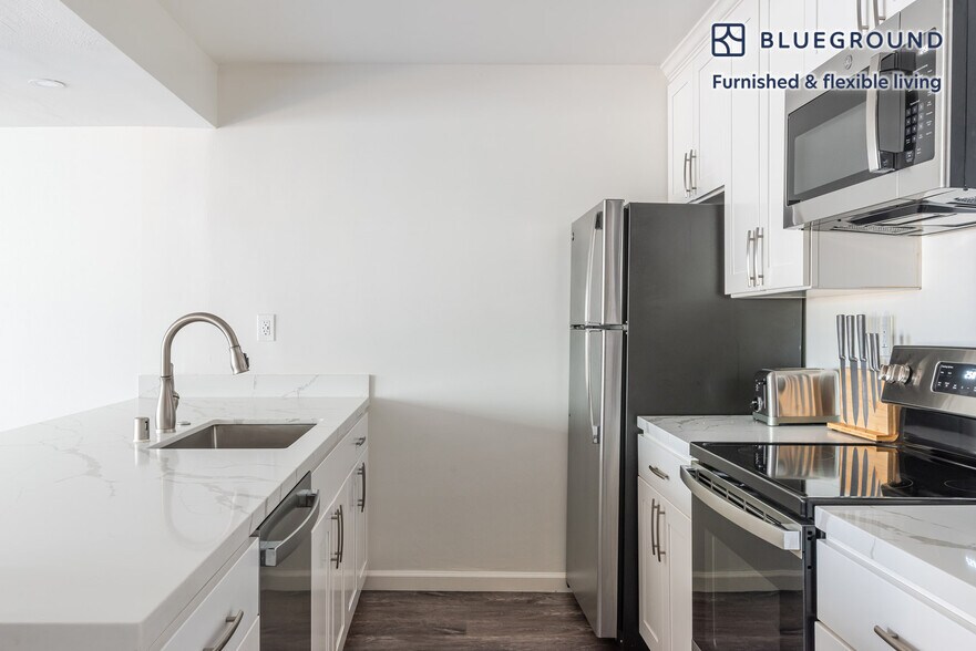 Building Photo - 141 Wellesley Cres