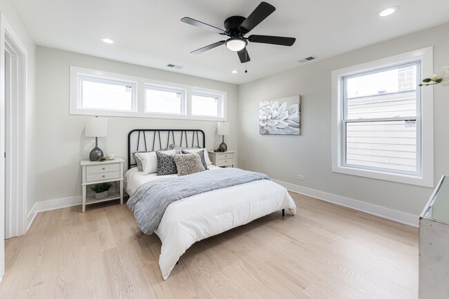 Building Photo - 4129 N Oketo Ave