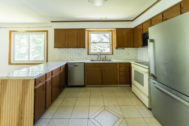 Building Photo - 82 Terrace Dr
