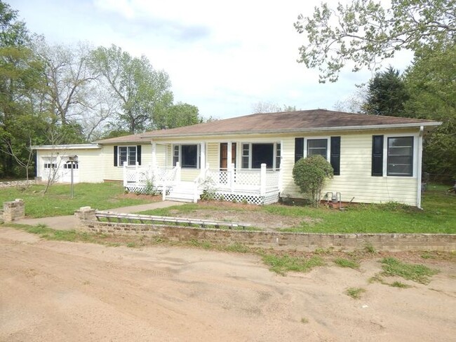 Building Photo - Spacious 3 Bedroom, 2 Bath Home in Flint!