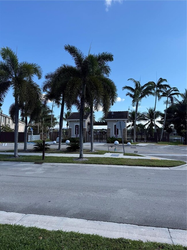 Building Photo - 904 SW 154th Path