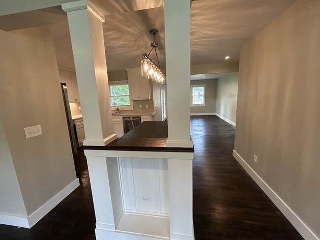 Building Photo - 1931 Stevens Dr NE