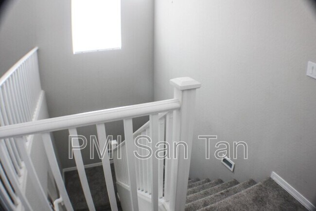 Building Photo - 4754 E Olive Ave