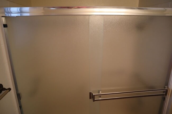 Building Photo - Livable, Lovable, & Avaiable!