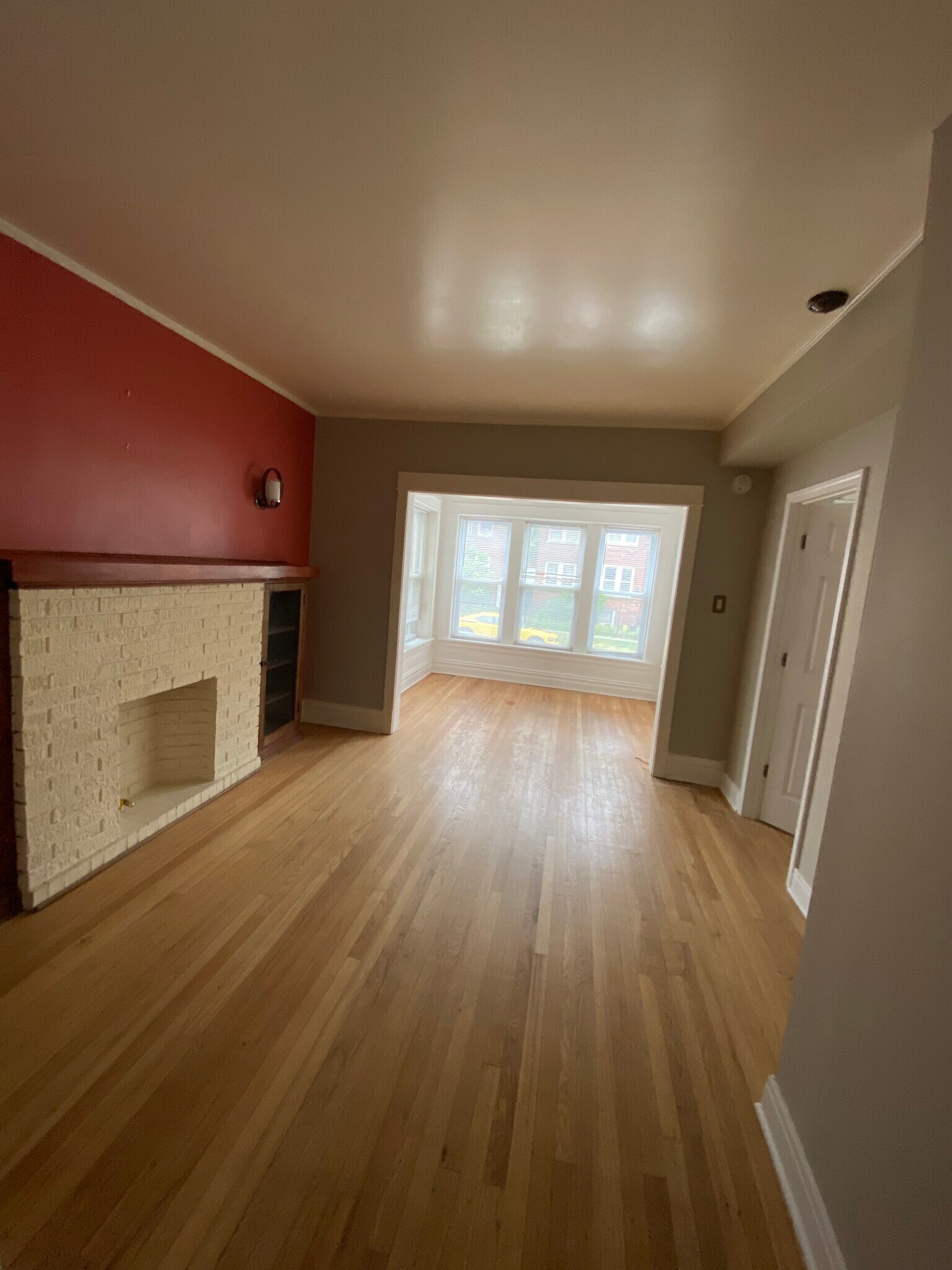 Building Photo - 2057 w birchwood ave