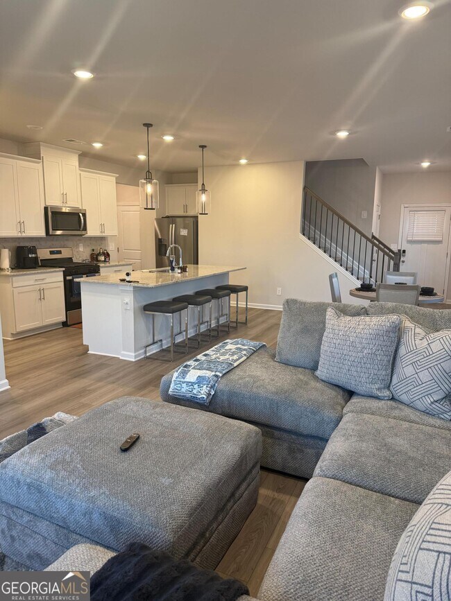 Building Photo - 2028 Avalon Rdg