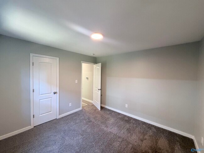 Building Photo - 1224 Halsey Ave NE