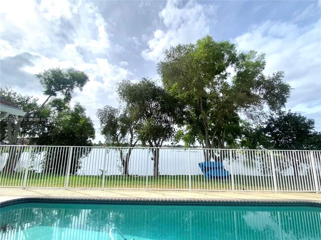Building Photo - 1037 SW 149th Ln