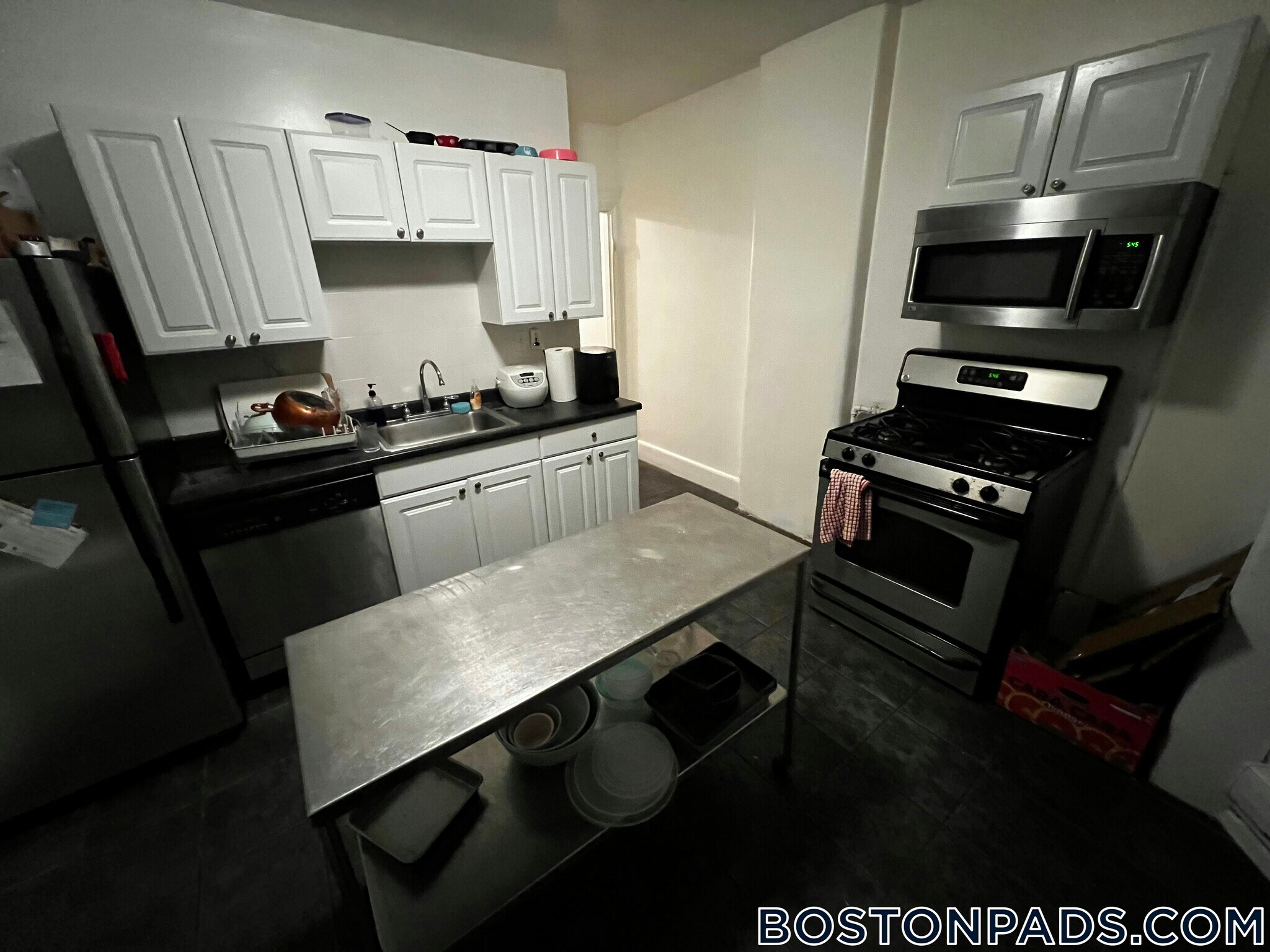 Building Photo - 42 Hillside St