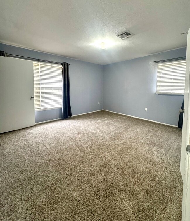 Building Photo - 3420 Fairlane Ave