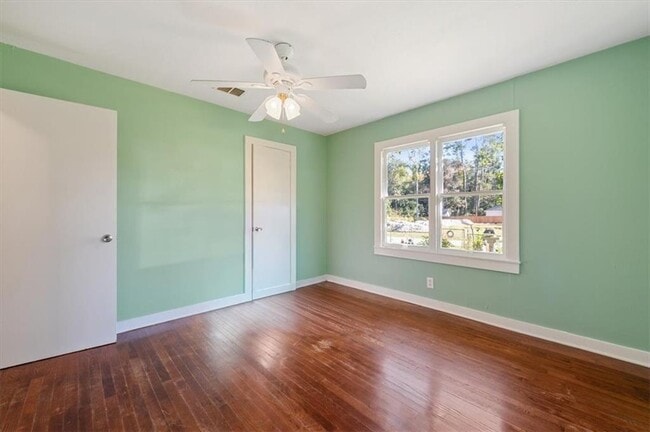 Building Photo - 300 Colson Ave