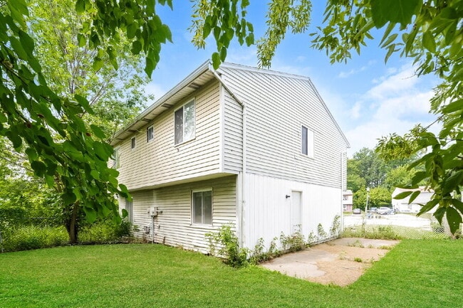 Building Photo - 1319 Fillmore Cir