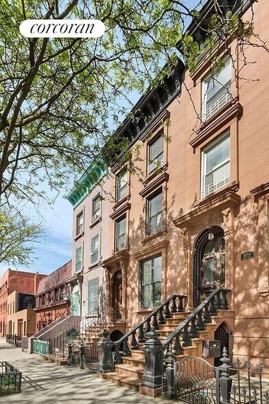 Building Photo - 275 Vanderbilt Ave