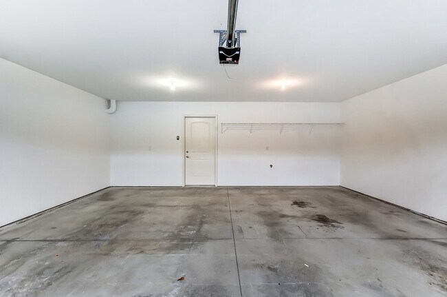 Building Photo - Victory Place Villas - 2 Bedroom, 2 Bathroom - End Unit