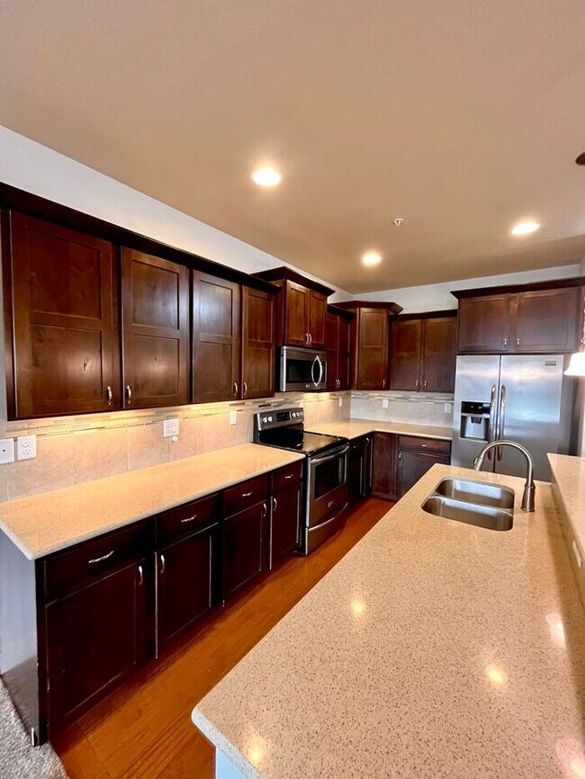 Building Photo - 3 Bedroom / 2.5 Bath Condo with 1 car attached garage in Fossil Lake Subdivision in Fort Collins, CO