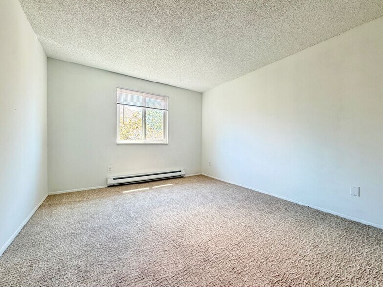 Building Photo - 10525 Midvale Ave N