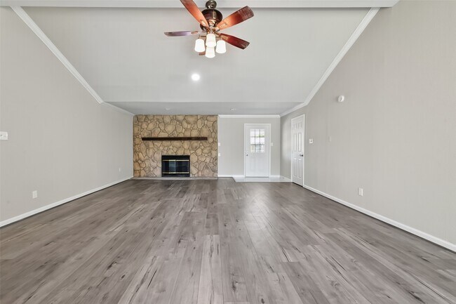 Building Photo - 10603 Highland Woods Dr