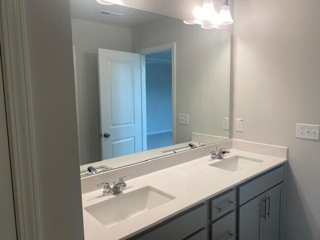 Building Photo - 5041 Arkose Dr