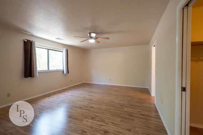 Building Photo - Fresno Westside Farm Home, 2BR/2BA, Built 1992 – Modern Updates!