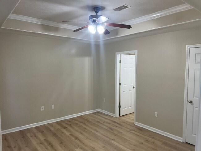 Building Photo - 3 Bed 2 Bath Home