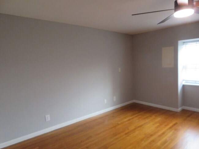 Building Photo - Woodmere Pointe Condominium-Petersburg