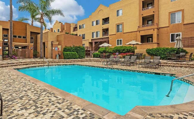 Building Photo - $2,900 - 2 Bedroom, 2 Bathroom Condo in the Heart of UTC La Jolla