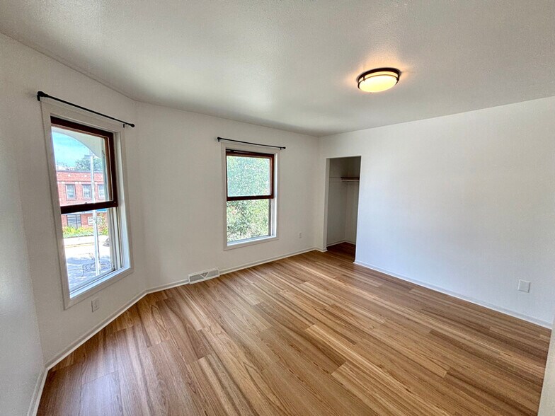 Building Photo - 2343 N Oakland Ave