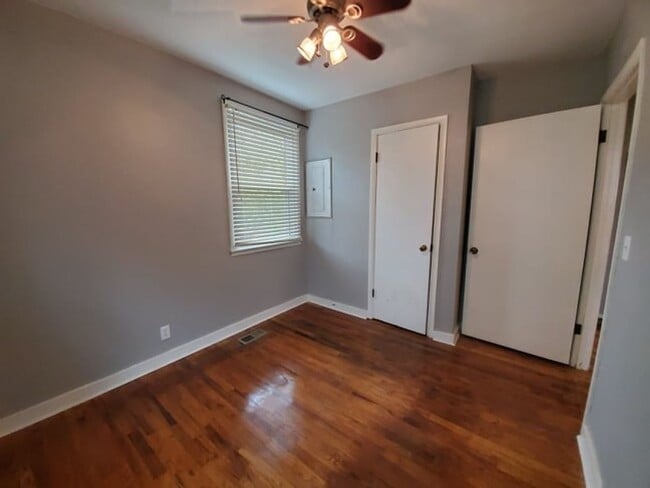 Building Photo - Prime East Nashville Living!