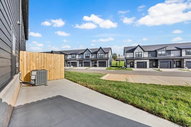 Building Photo - 1505 Jonathan Wade Cir