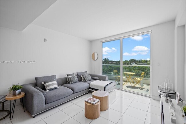 Building Photo - 6362 Collins Ave