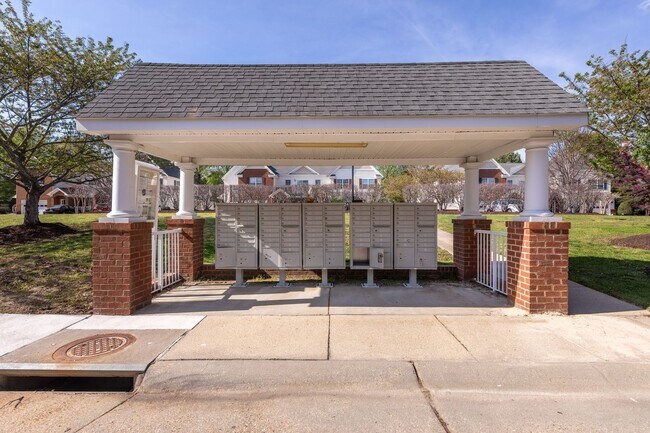 Building Photo - 1003 Rustads Cir