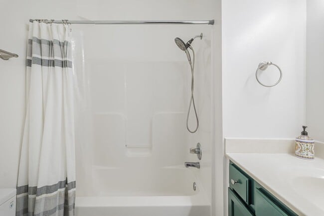 Building Photo - Beautiful historic Church Hill Rowhome for...