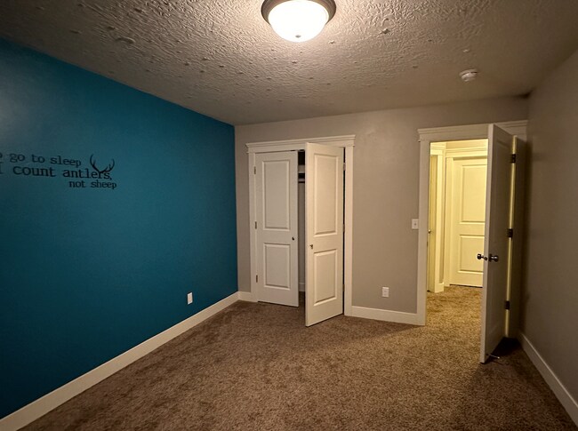 Building Photo - 427 W 600 N