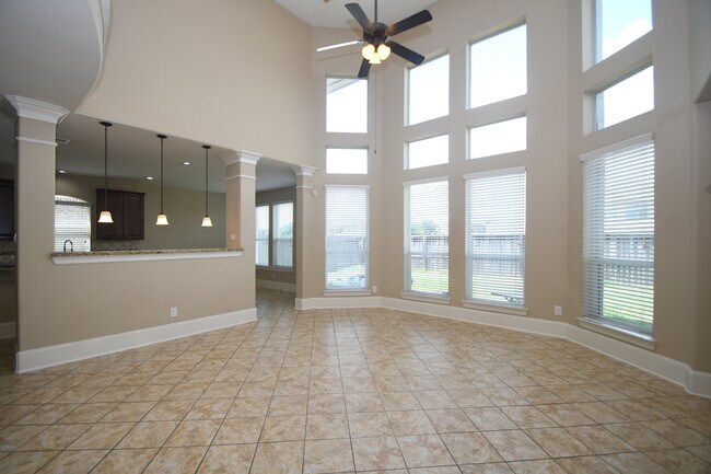 Building Photo - 606 Whitney Oaks Ln