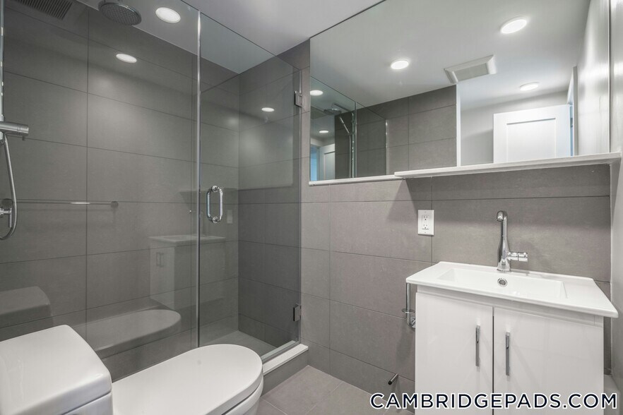 Building Photo - 334 Harvard St